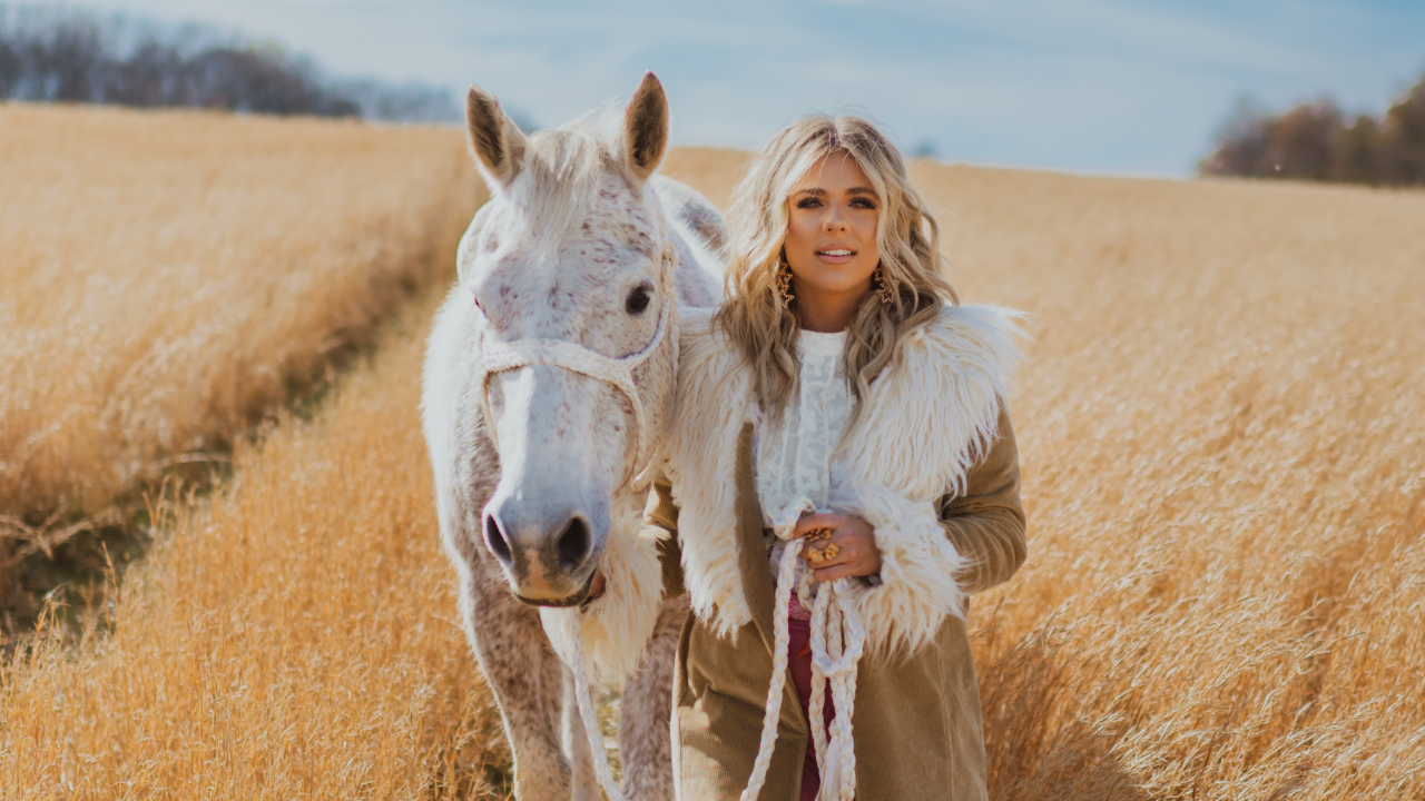Anne is going on her FIRST-EVER headlining tour! – Hey Girl Nation